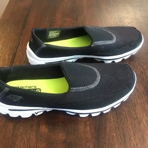 Women’s Sketchers Go walk 2 shoes